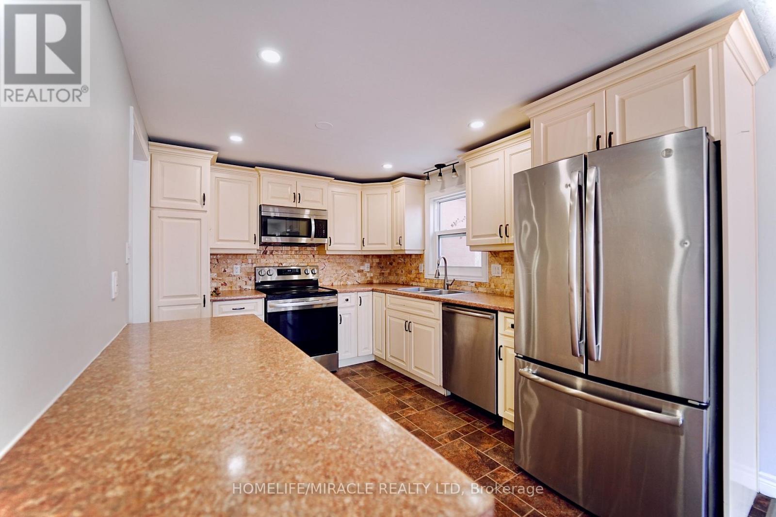 128 Stonyburn Crescent, Cambridge, Ontario  N1R 7X3 - Photo 16 - X12415120