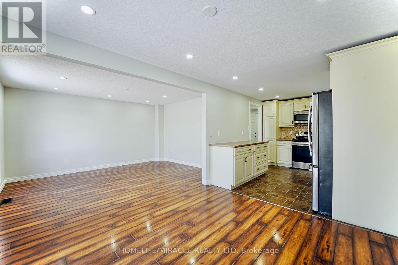 128 Stonyburn Crescent, Cambridge, Ontario  N1R 7X3 - Photo 14 - X12415120