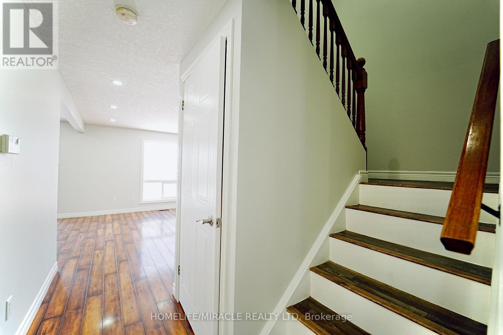 128 Stonyburn Crescent, Cambridge, Ontario  N1R 7X3 - Photo 25 - X12415120