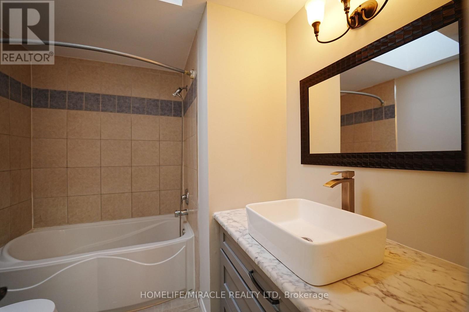 128 Stonyburn Crescent, Cambridge, Ontario  N1R 7X3 - Photo 40 - X12415120