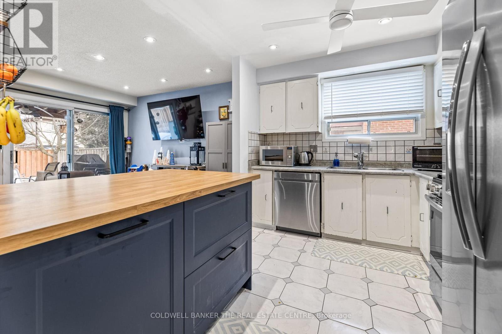 64 Merton Road, Brampton, Ontario  L6V 2V6 - Photo 6 - W12605908