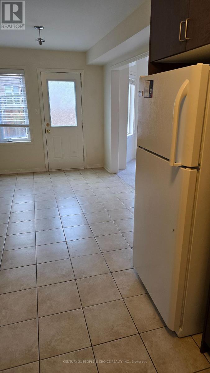 106 Bonnie Braes Drive, Brampton, Ontario  L6Y 5Y7 - Photo 5 - W12605990