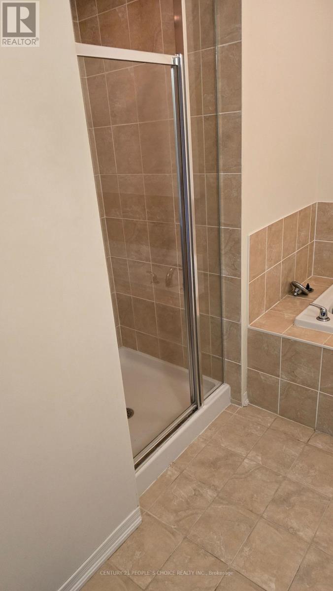 106 Bonnie Braes Drive, Brampton, Ontario  L6Y 5Y7 - Photo 9 - W12605990