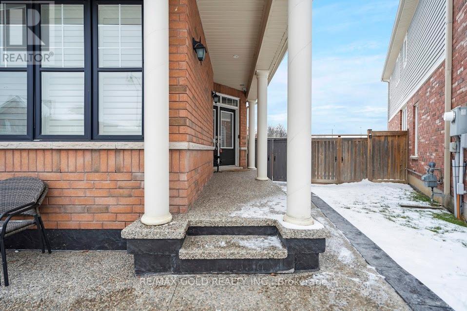 118 Miracle Trail N, Brampton, Ontario  L7A 0Y8 - Photo 3 - W12606056