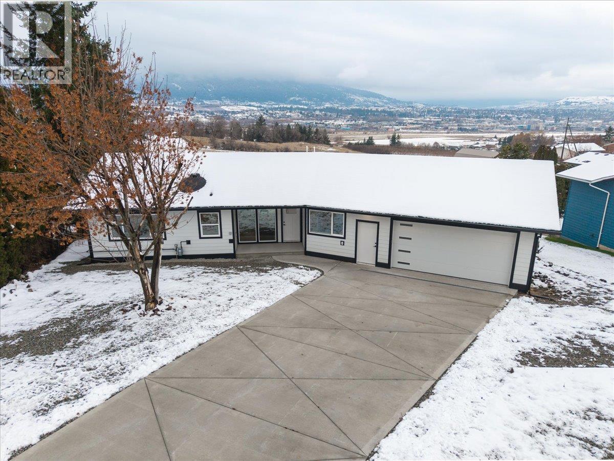 6535 Blue Jay Road, Vernon, British Columbia  V1H 1W4 - Photo 2 - 10370297