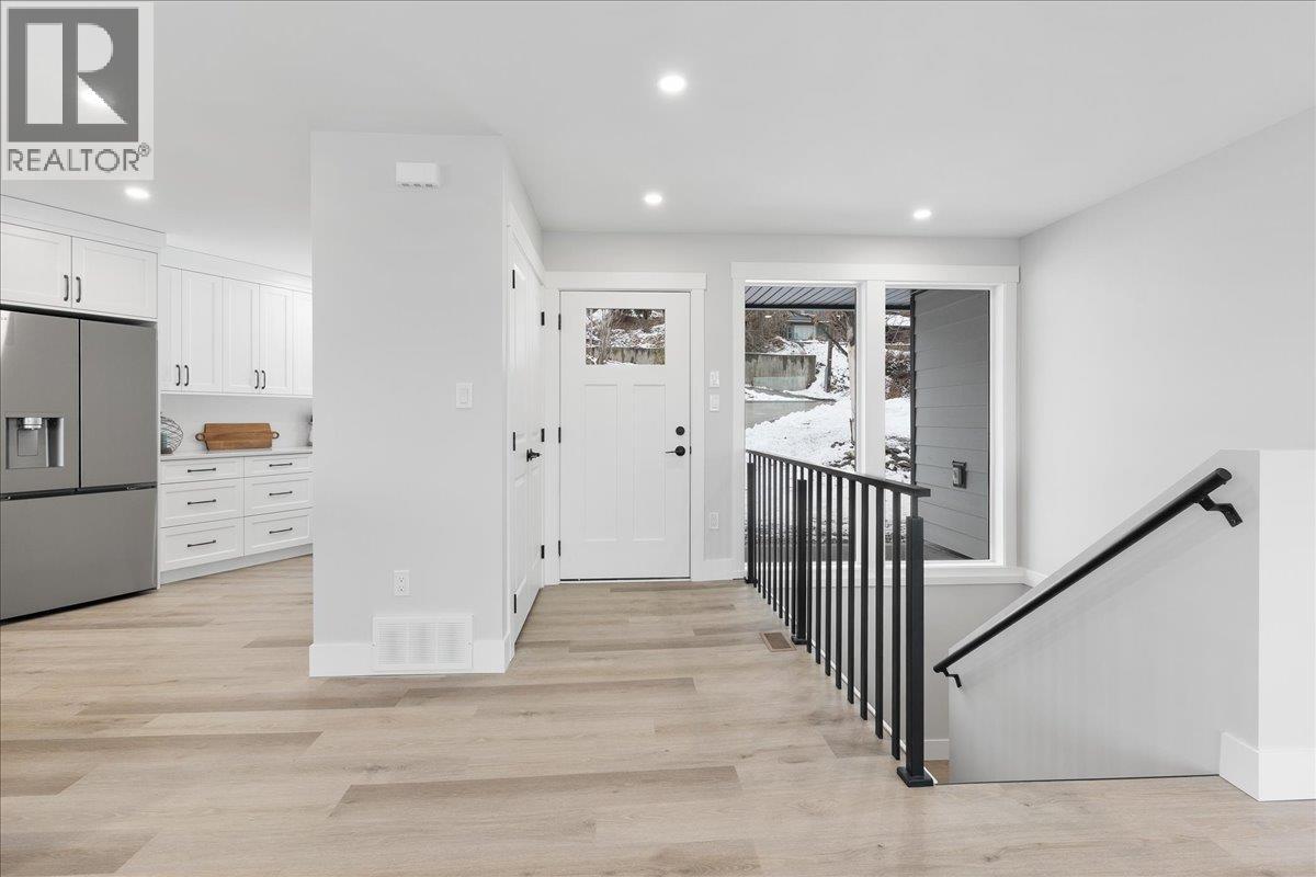 6535 Blue Jay Road, Vernon, British Columbia  V1H 1W4 - Photo 3 - 10370297