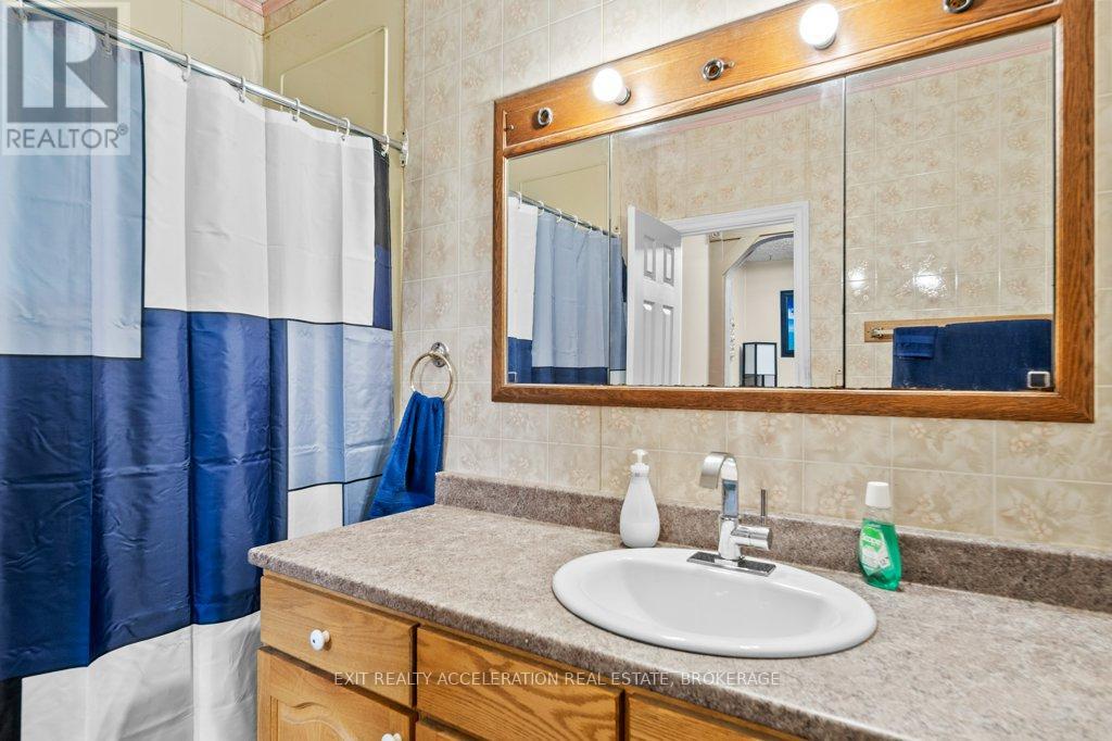 108 Dundas Street, Deseronto, Ontario K0K 1X0 - Photo 11 - X12606138