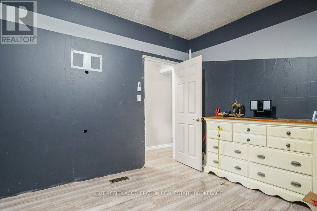 108 Dundas Street, Deseronto, Ontario K0K 1X0 - Photo 12 - X12606138