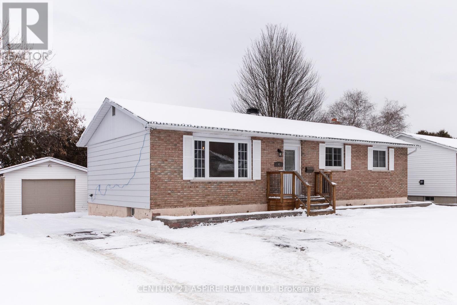 4 James Street, Petawawa, Ontario K8H 3B5 - Photo 3 - X12606142
