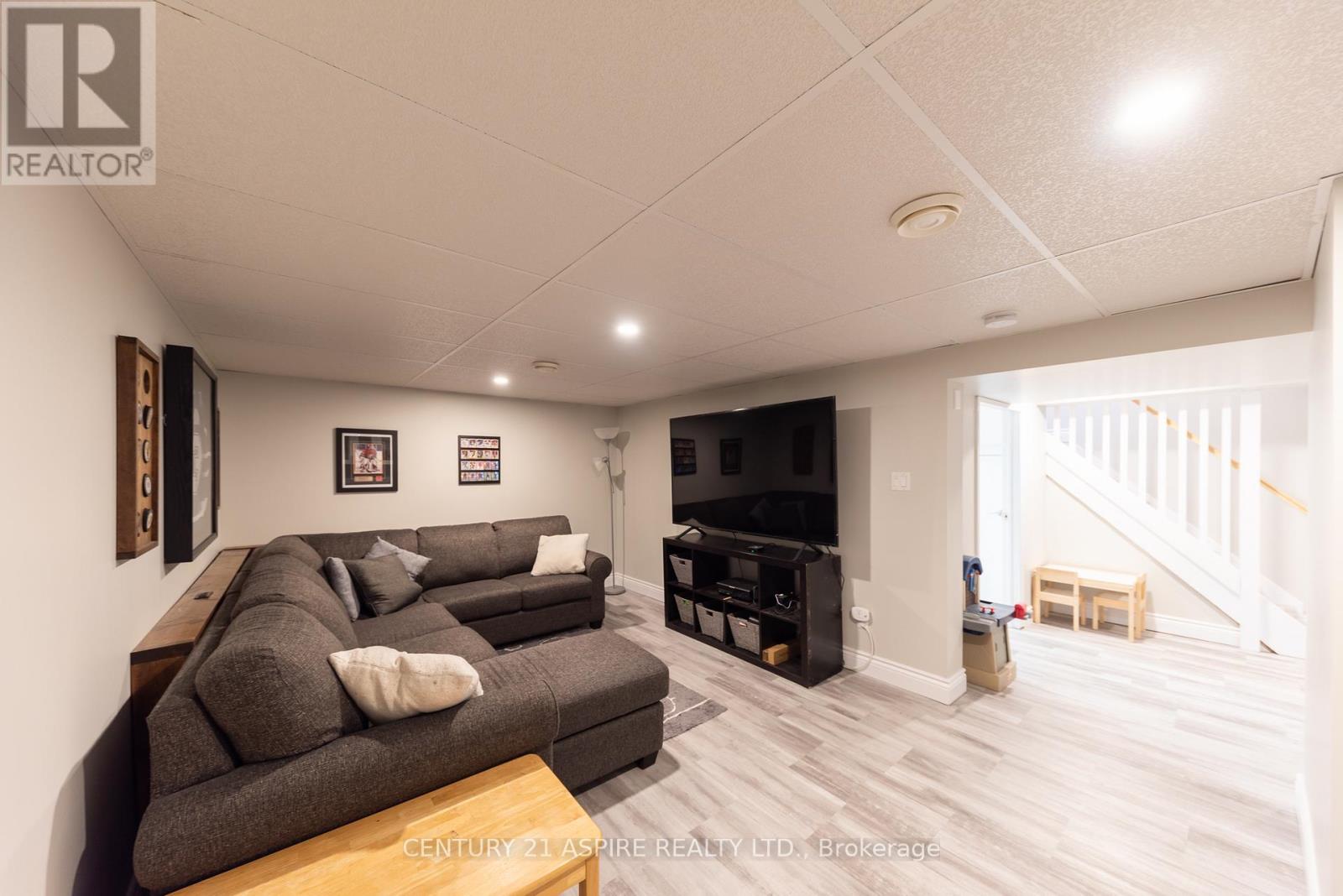 4 James Street, Petawawa, Ontario K8H 3B5 - Photo 39 - X12606142