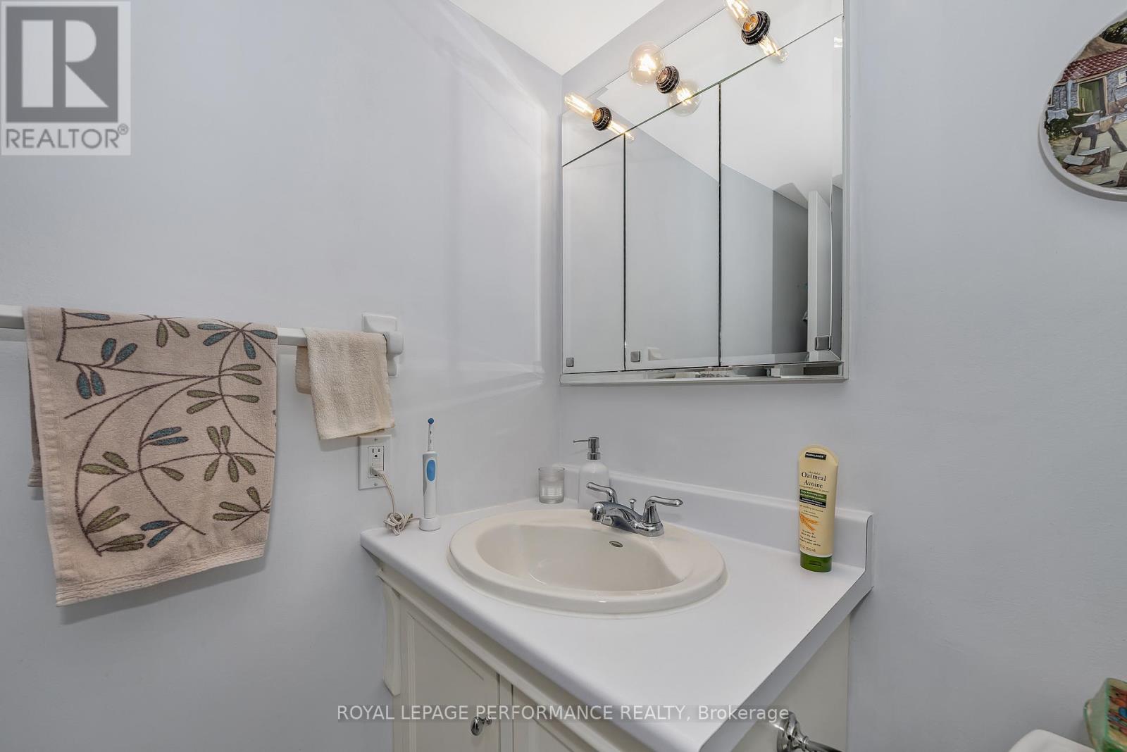 903 - 200 Lafontaine Avenue, Ottawa, Ontario  K1L 8K8 - Photo 25 - X12606128