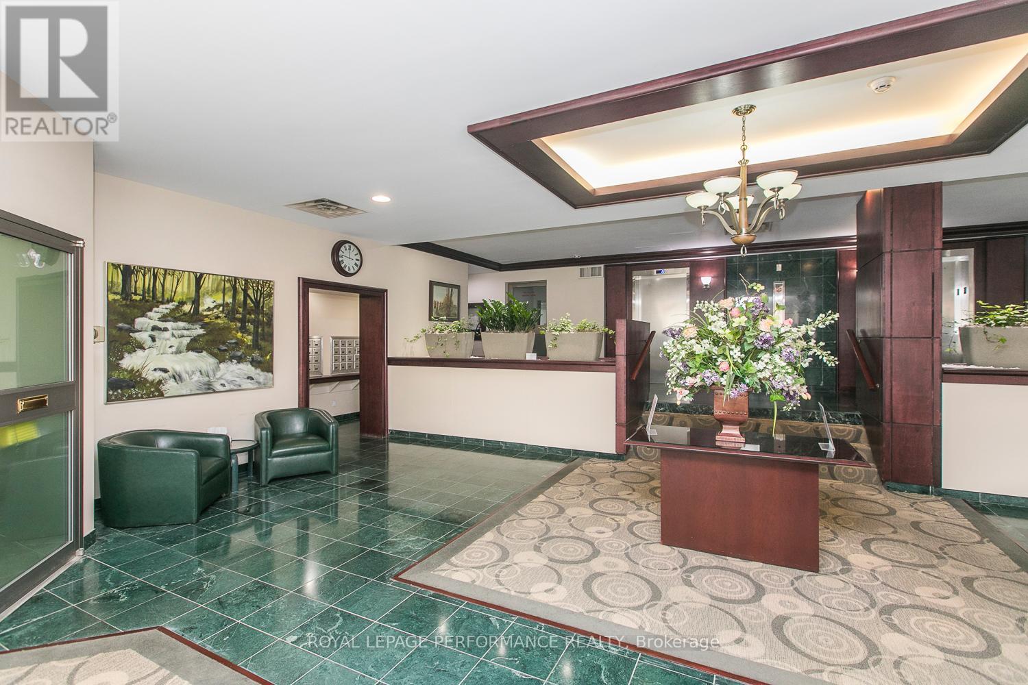 903 - 200 Lafontaine Avenue, Ottawa, Ontario  K1L 8K8 - Photo 3 - X12606128