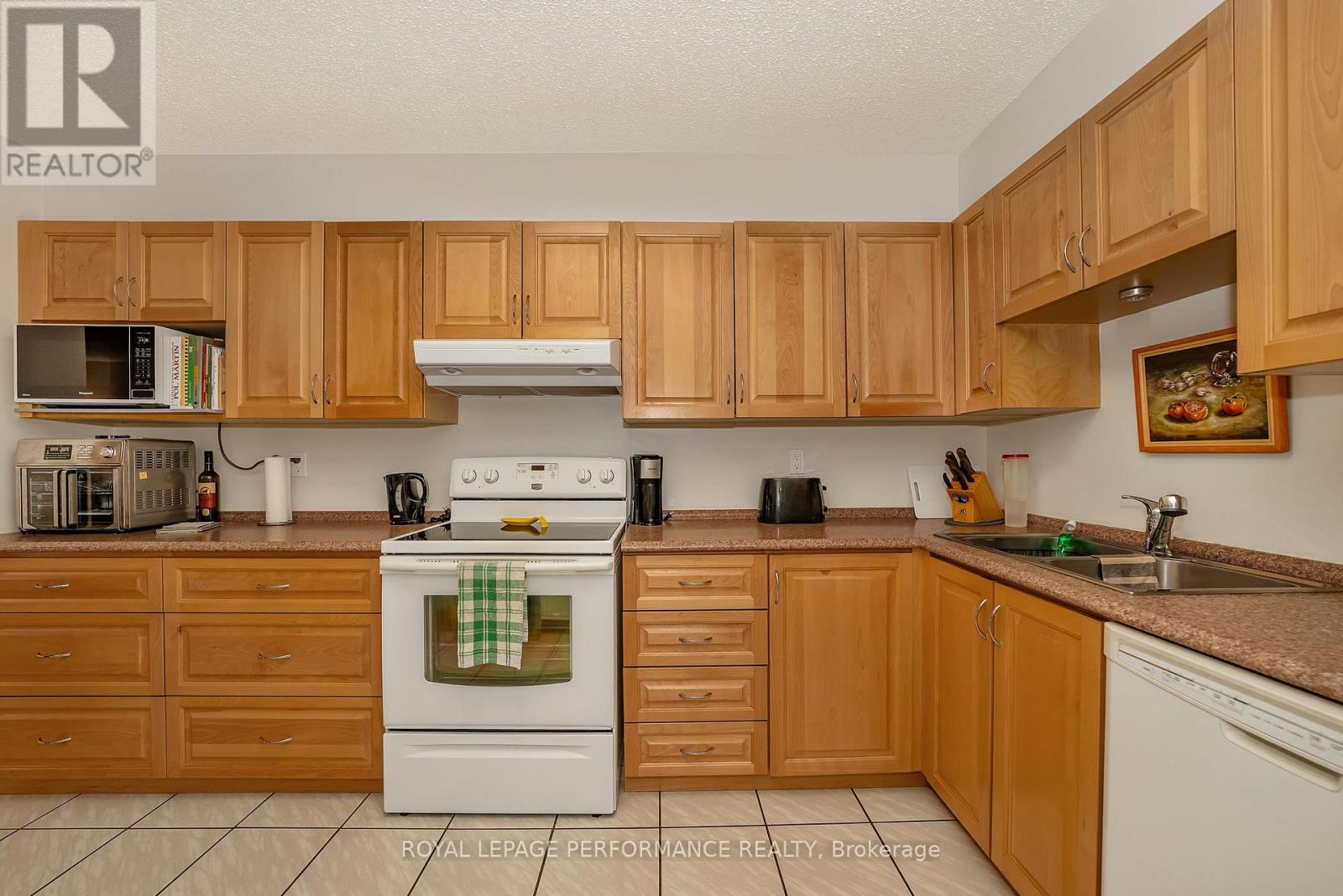 903 - 200 Lafontaine Avenue, Ottawa, Ontario  K1L 8K8 - Photo 8 - X12606128