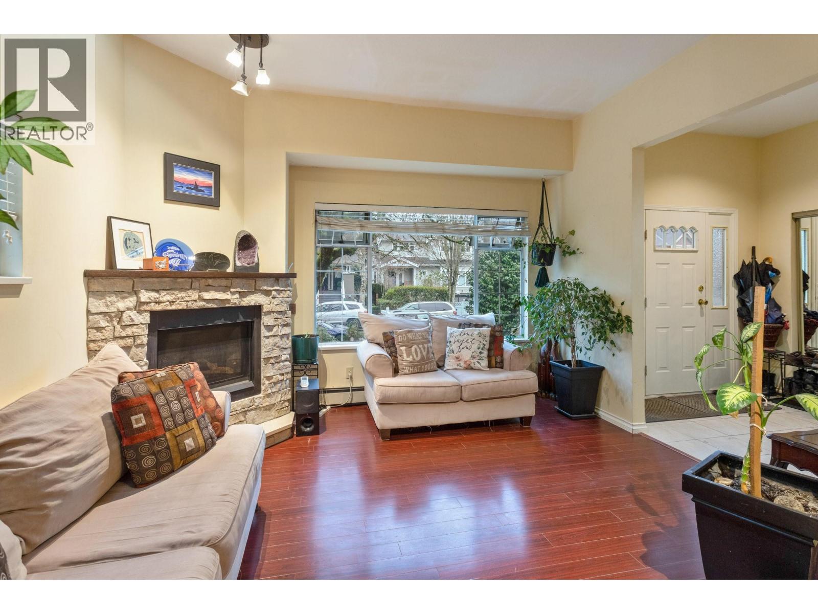 2586 W 8th Avenue, Vancouver, British Columbia  V6K 2B4 - Photo 3 - R3072510