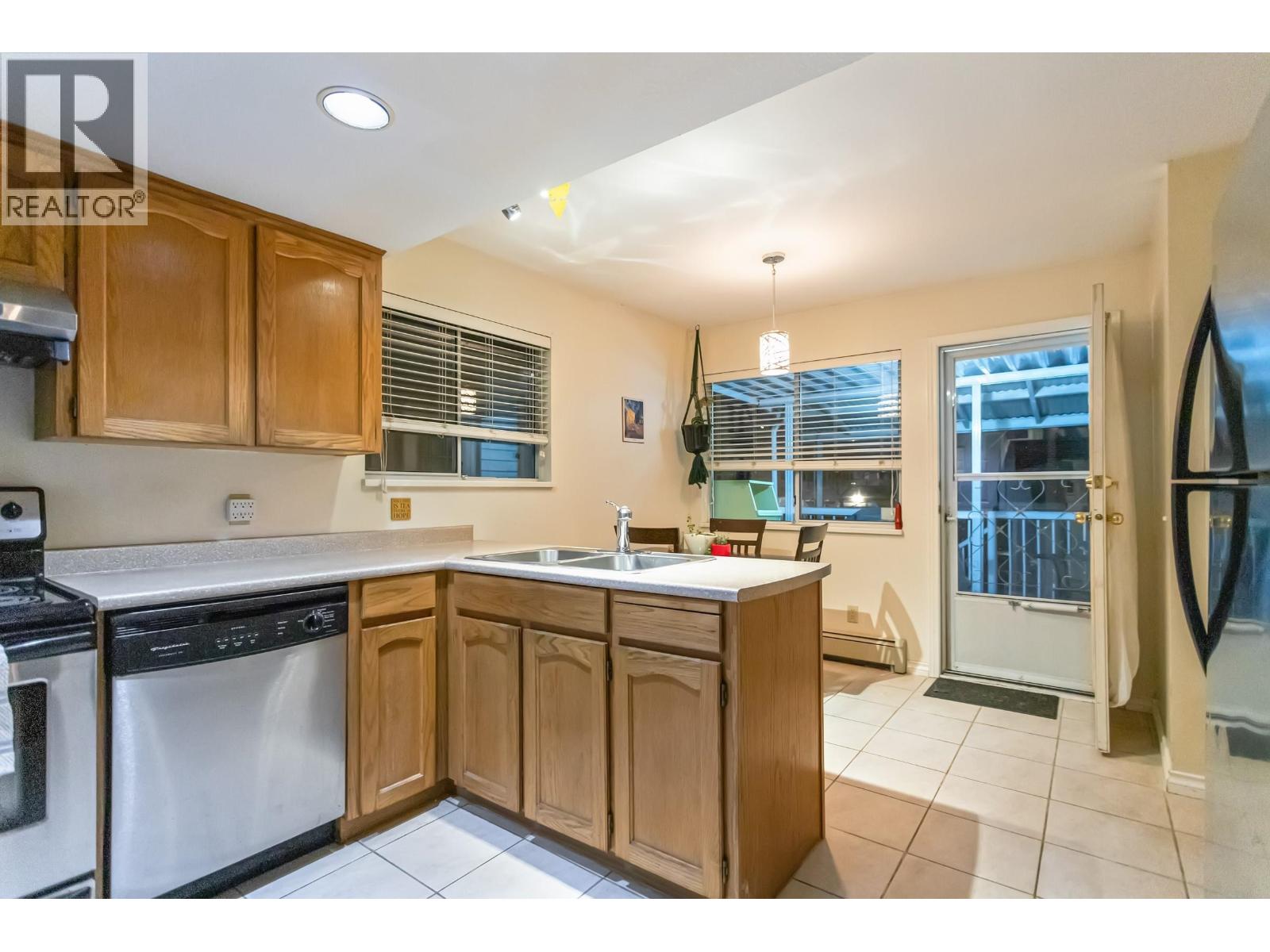 2586 W 8th Avenue, Vancouver, British Columbia  V6K 2B4 - Photo 6 - R3072510