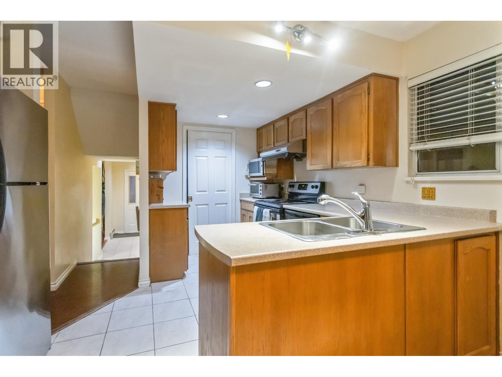 2586 W 8th Avenue, Vancouver, British Columbia  V6K 2B4 - Photo 7 - R3072510