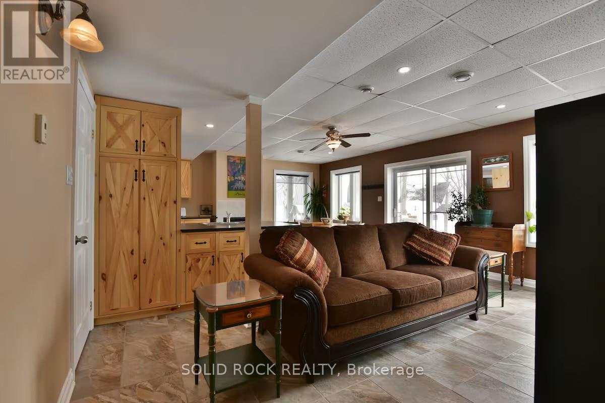 5 Shoreline Road, Edwardsburgh/cardinal, Ontario  K0E 1T1 - Photo 9 - X12606096