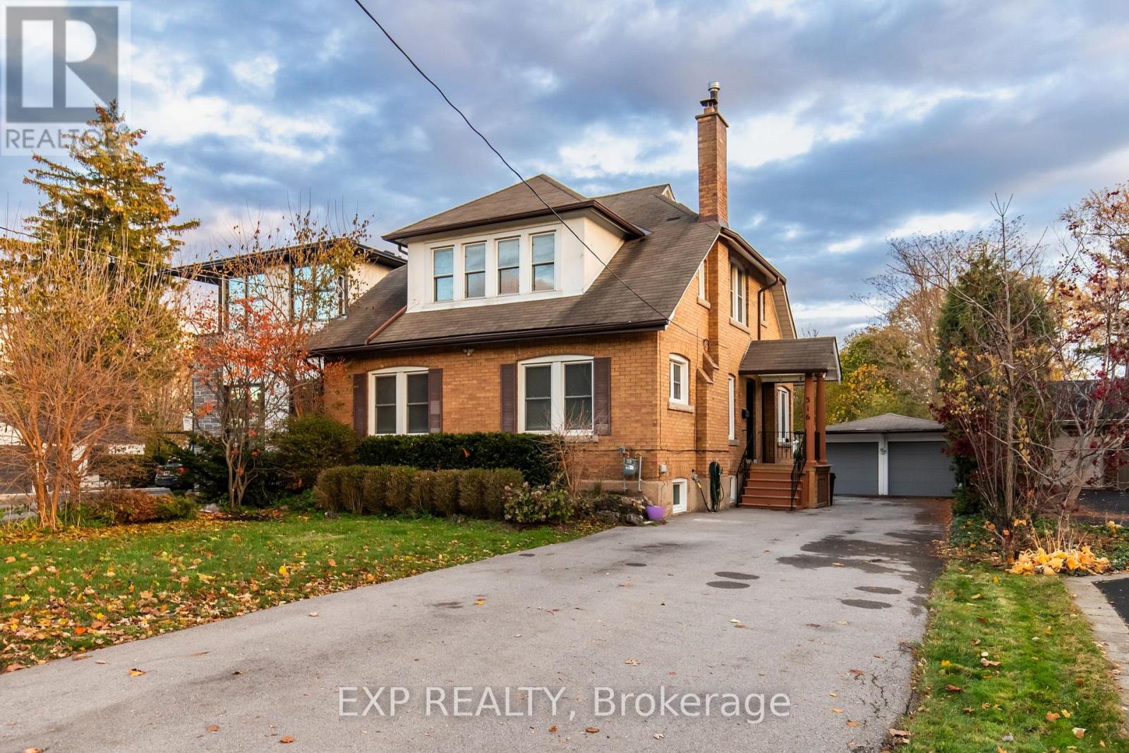 316 North Shore Boulevard W, Burlington, Ontario  L7T 1A4 - Photo 3 - W12560956