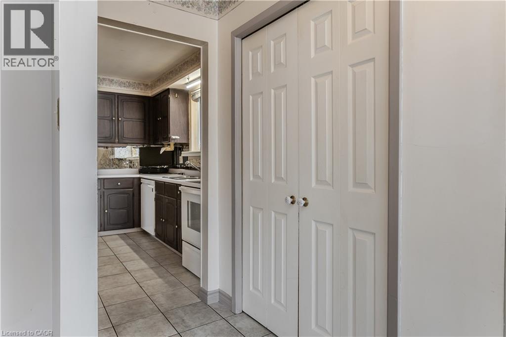 2374 Duncaster Drive, Burlington, Ontario  L7P 3V6 - Photo 15 - 40792551