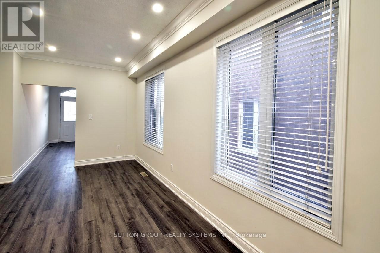 107 Laramie Crescent, Vaughan, Ontario  L6A 0P8 - Photo 11 - N12606074