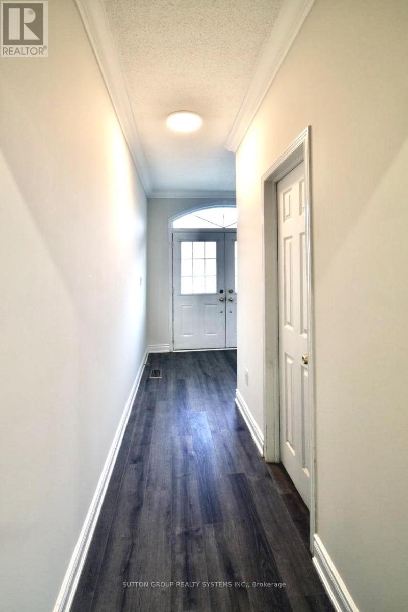 107 Laramie Crescent, Vaughan, Ontario  L6A 0P8 - Photo 5 - N12606074