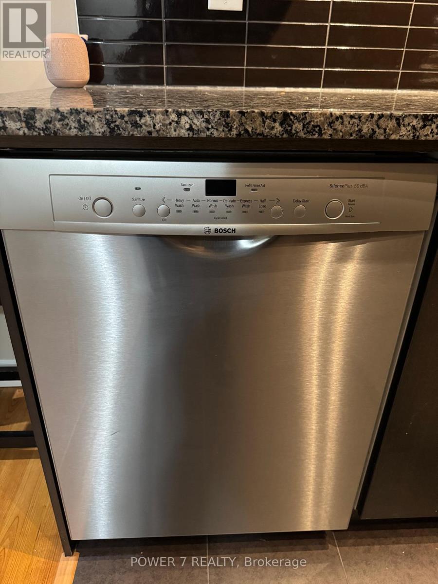 1615 - 9235 Jane Street, Vaughan, Ontario  L6A 0J8 - Photo 8 - N12606136