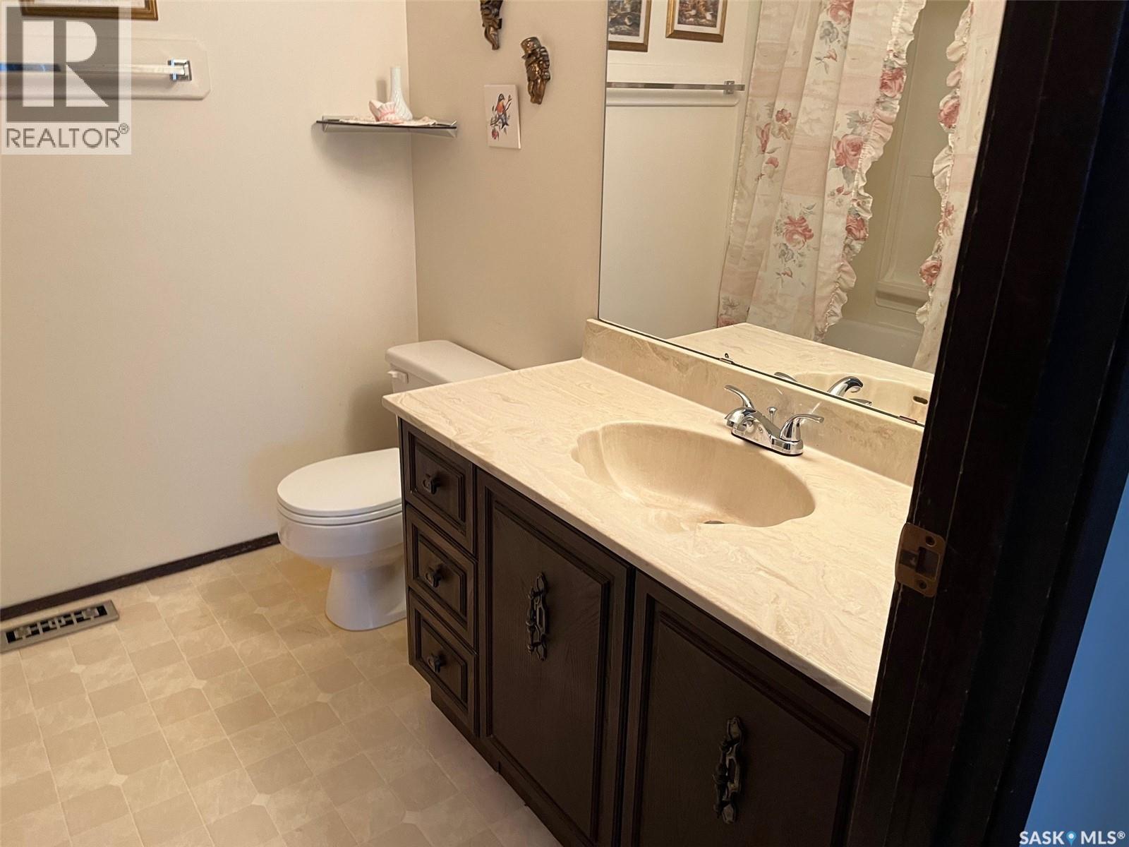 403 Cedar Avenue, Buckland Rm No. 491, Saskatchewan  S6V 5R3 - Photo 19 - SK025262