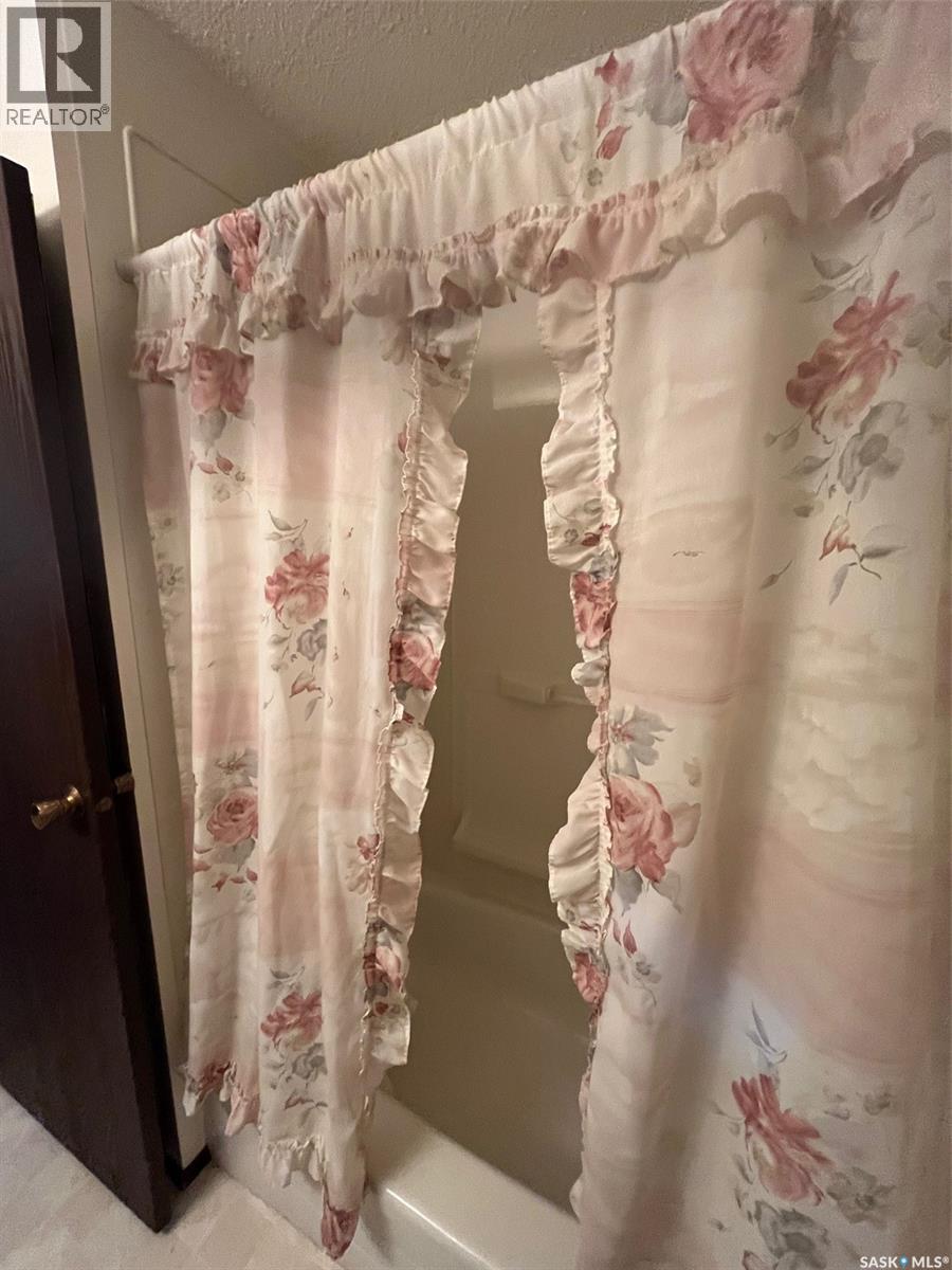 403 Cedar Avenue, Buckland Rm No. 491, Saskatchewan  S6V 5R3 - Photo 22 - SK025262