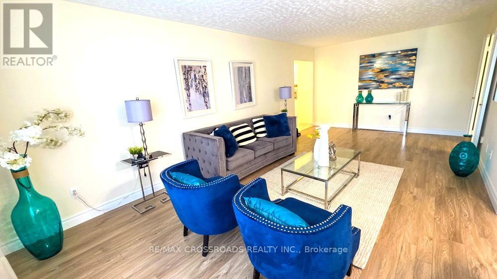 <div class="slider-price">$418,900</div><p>2311 - 5 Massey Square, Toronto, Ontario</p>