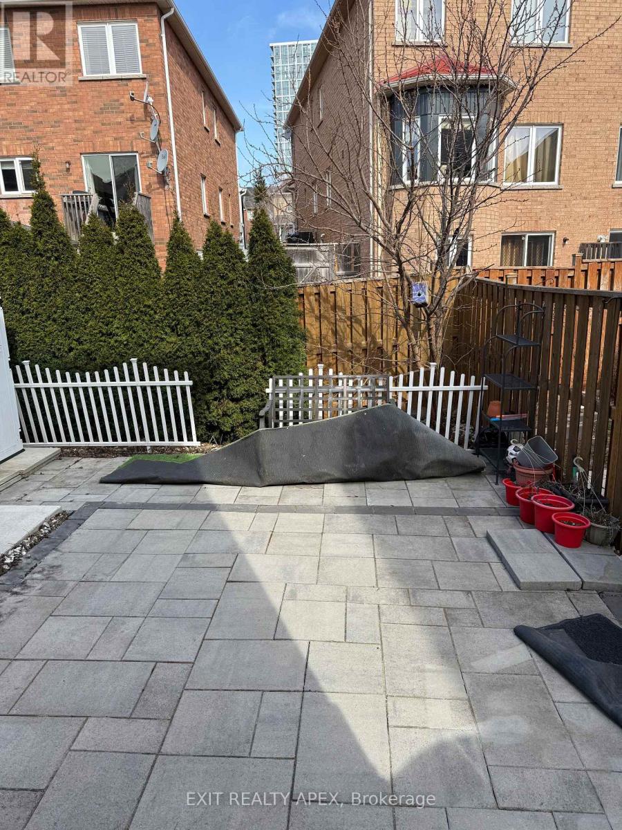 78 Fandago Drive, Brampton, Ontario  L6X 0R4 - Photo 10 - W12606088