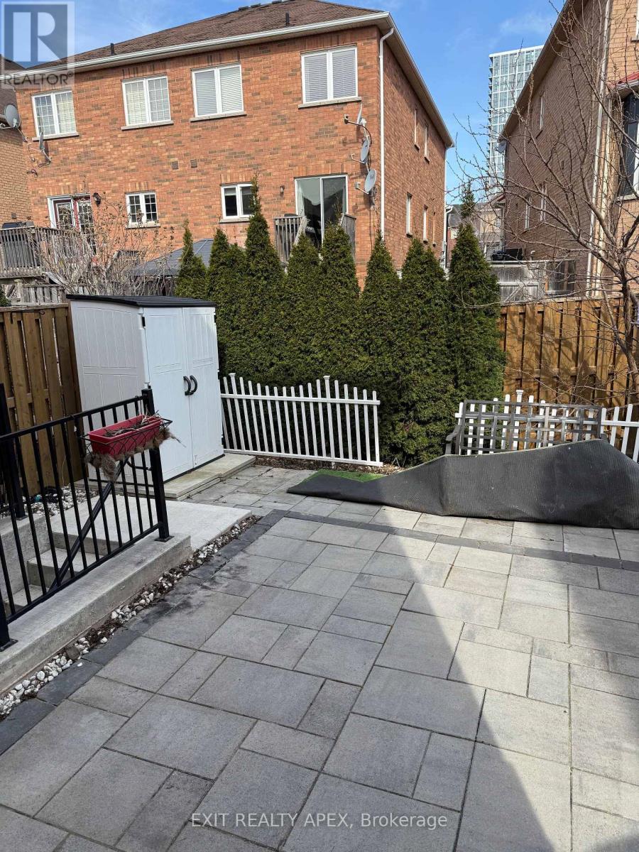 78 Fandago Drive, Brampton, Ontario  L6X 0R4 - Photo 11 - W12606088