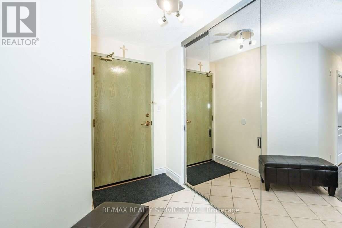 508 - 10 Dayspring Circle, Brampton, Ontario  L6P 1B9 - Photo 2 - W12606102