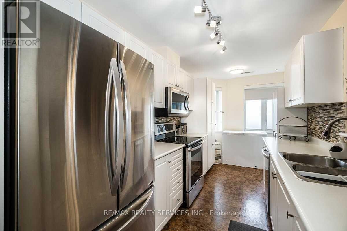 508 - 10 Dayspring Circle, Brampton, Ontario  L6P 1B9 - Photo 6 - W12606102