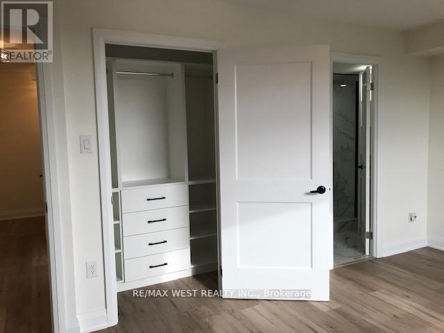 404 - 1535 Lakeshore Road E, Mississauga, Ontario  L5E 3E2 - Photo 17 - W12606108