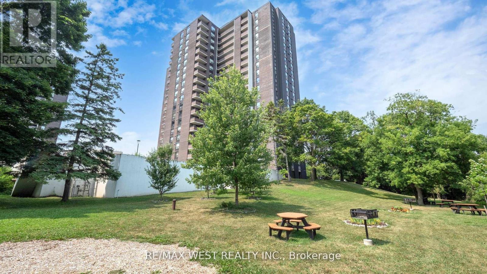 404 - 1535 Lakeshore Road E, Mississauga, Ontario  L5E 3E2 - Photo 32 - W12606108