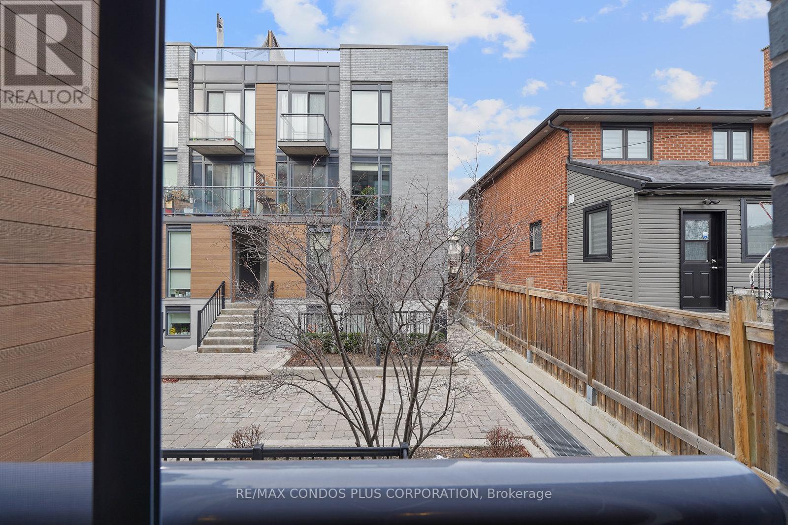 402 - 5 Sousa Mendes Street, Toronto, Ontario M6P 0A8 - Photo 18 - W12606144