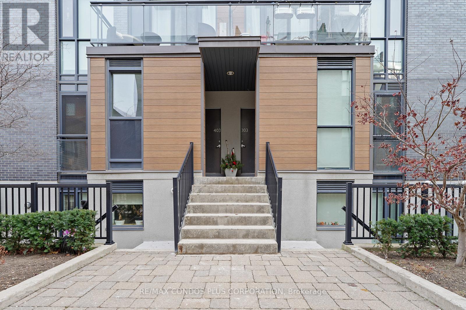 402 - 5 Sousa Mendes Street, Toronto, Ontario M6P 0A8 - Photo 2 - W12606144