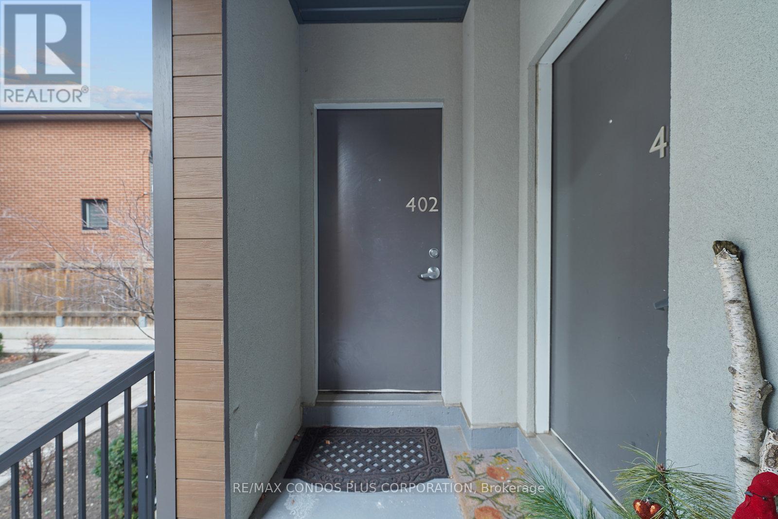 402 - 5 Sousa Mendes Street, Toronto, Ontario M6P 0A8 - Photo 3 - W12606144