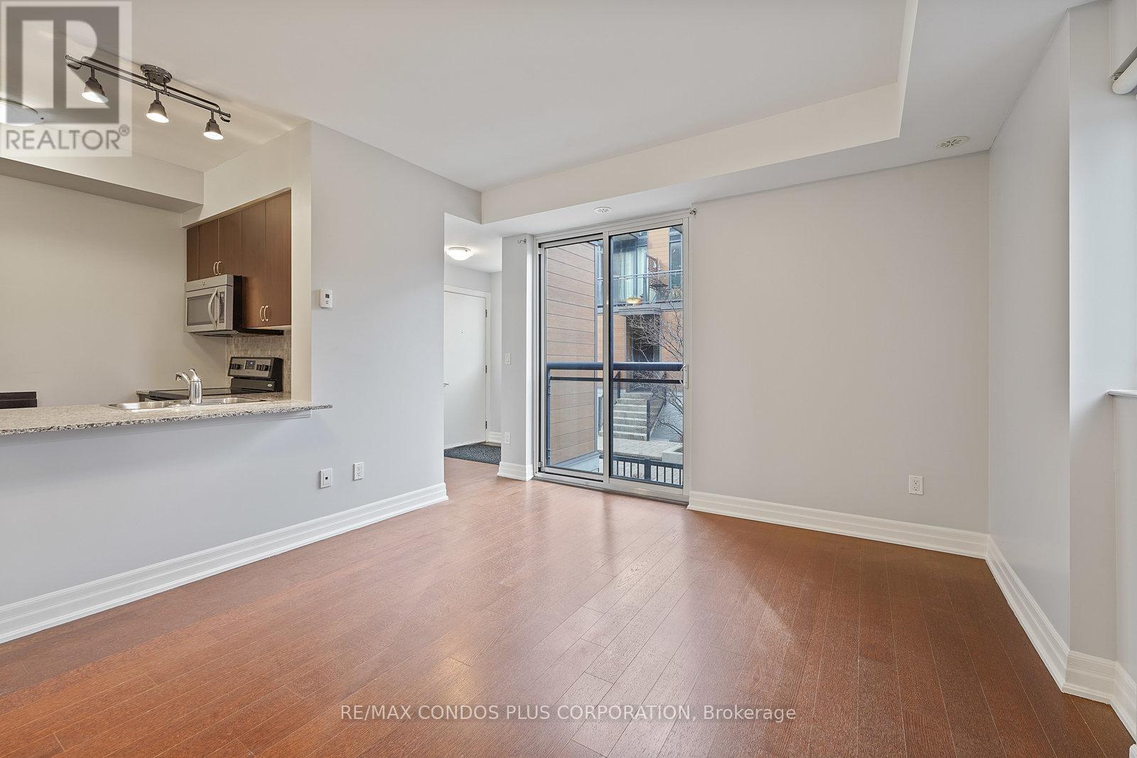 402 - 5 Sousa Mendes Street, Toronto, Ontario M6P 0A8 - Photo 5 - W12606144