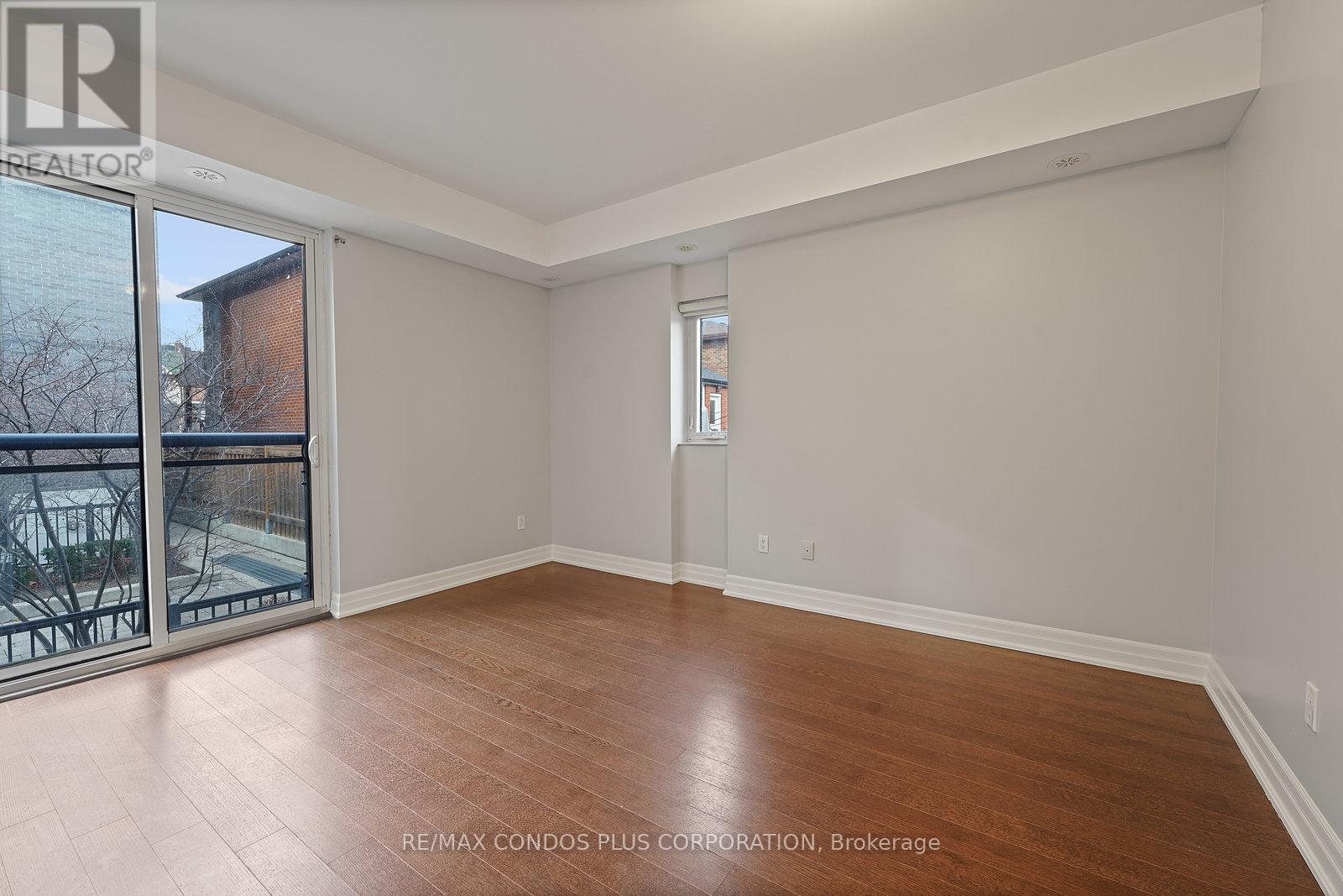 402 - 5 Sousa Mendes Street, Toronto, Ontario M6P 0A8 - Photo 6 - W12606144