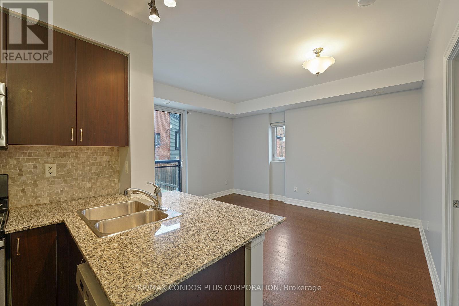 402 - 5 Sousa Mendes Street, Toronto, Ontario M6P 0A8 - Photo 8 - W12606144