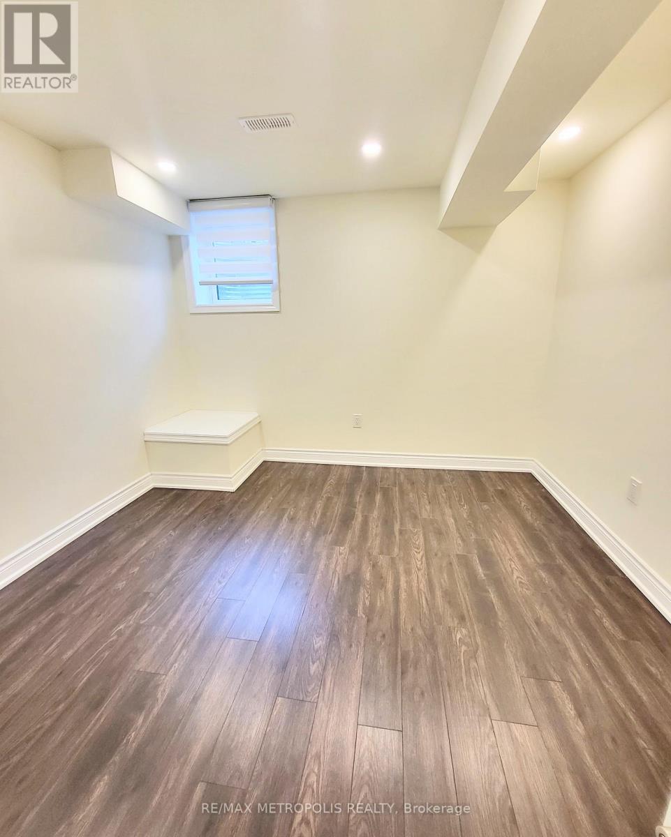 Bsmt - 923 Penson Crescent, Milton, Ontario  L9T 8Z7 - Photo 2 - W12445744