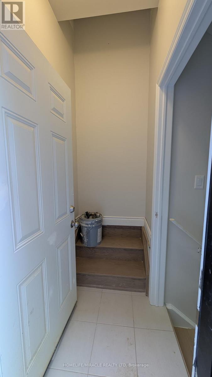 Lower - 47 Arnold Circle, Brampton, Ontario  L7A 0B8 - Photo 3 - W12525150