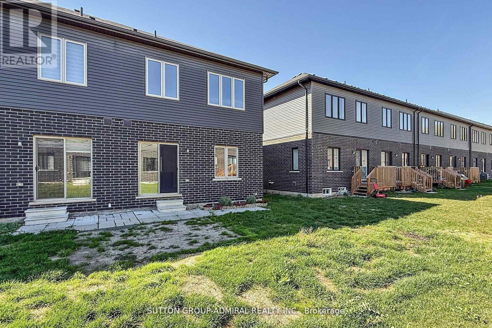 18 Copeman Avenue, Brantford, Ontario  N3V 0B3 - Photo 44 - X12606100