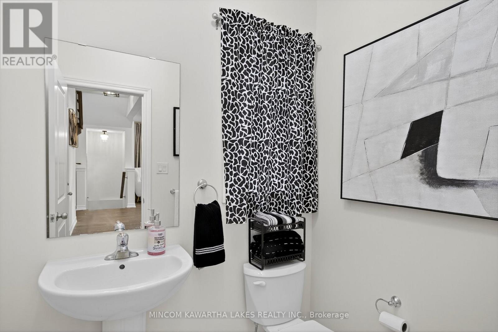 203 O'neil Street, Peterborough, Ontario  K9K 0H5 - Photo 9 - X12606202