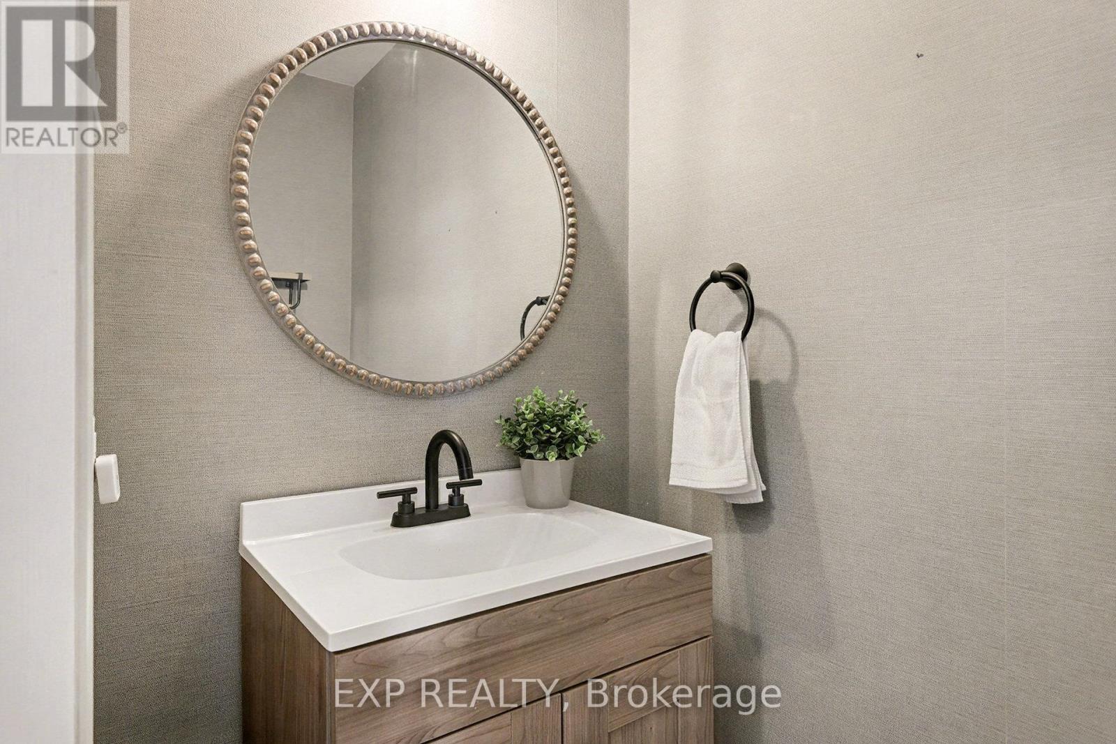 26 Thresher Avenue, Ottawa, Ontario  K2S 1X8 - Photo 12 - X12606212