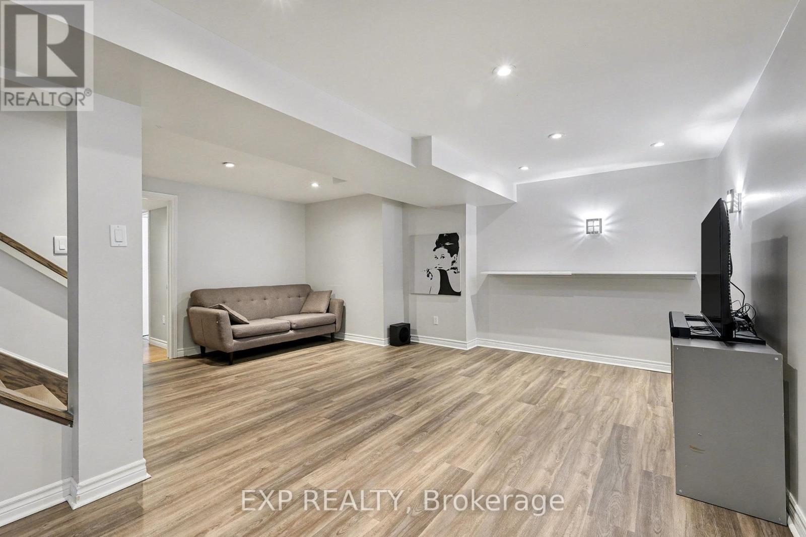 26 Thresher Avenue, Ottawa, Ontario  K2S 1X8 - Photo 17 - X12606212