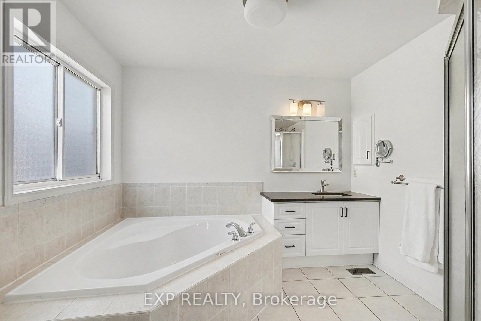 26 Thresher Avenue, Ottawa, Ontario  K2S 1X8 - Photo 22 - X12606212