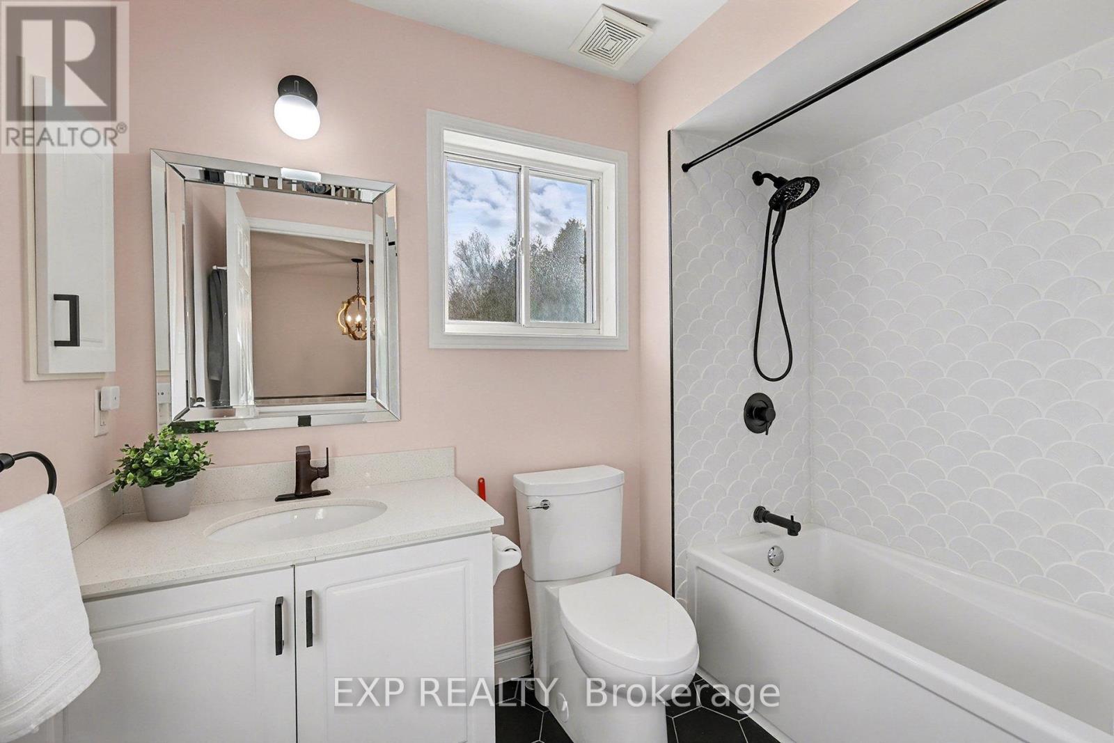 26 Thresher Avenue, Ottawa, Ontario  K2S 1X8 - Photo 27 - X12606212