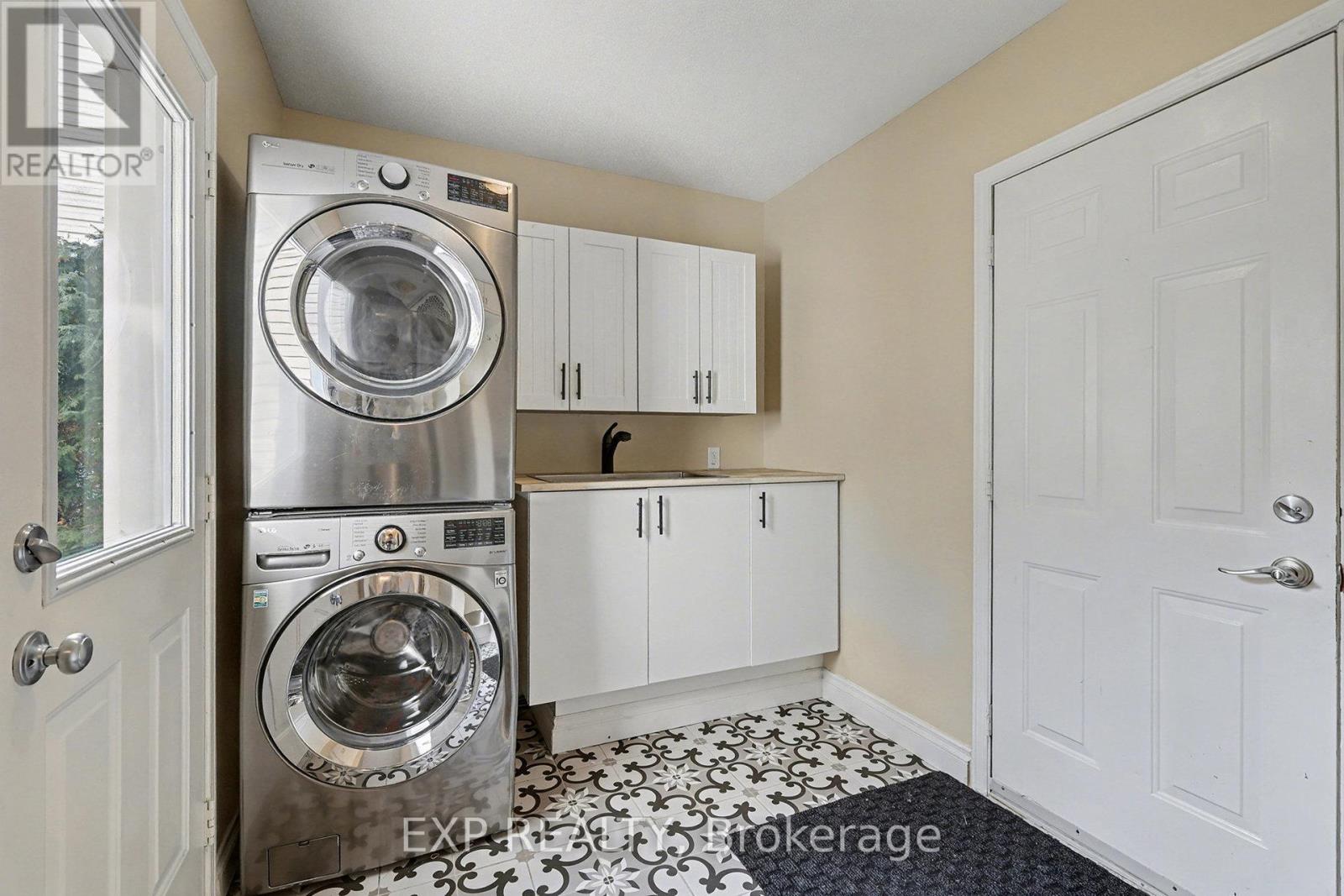 26 Thresher Avenue, Ottawa, Ontario  K2S 1X8 - Photo 29 - X12606212